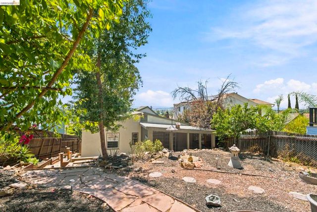 6616 Outlook Ave, Oakland, CA 94605