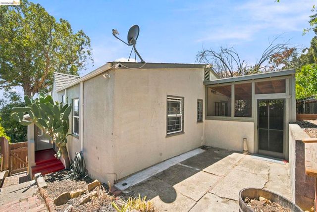 6616 Outlook Ave, Oakland, CA 94605