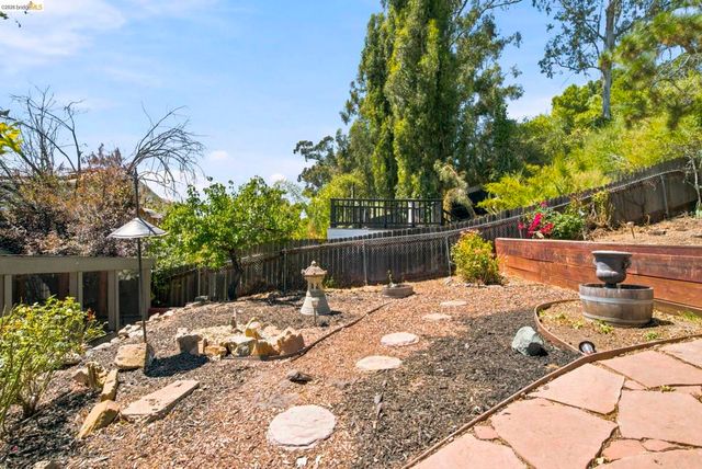 6616 Outlook Ave, Oakland, CA 94605