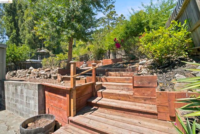6616 Outlook Ave, Oakland, CA 94605