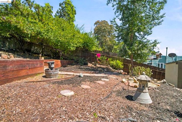 6616 Outlook Ave, Oakland, CA 94605