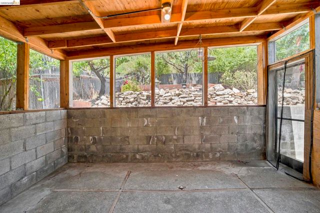 6616 Outlook Ave, Oakland, CA 94605