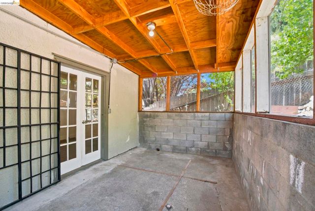 6616 Outlook Ave, Oakland, CA 94605