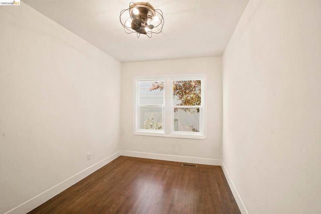 6616 Outlook Ave, Oakland, CA 94605