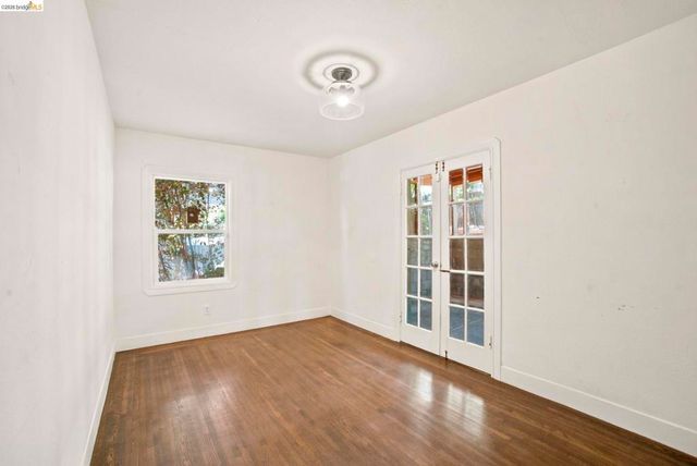 6616 Outlook Ave, Oakland, CA 94605