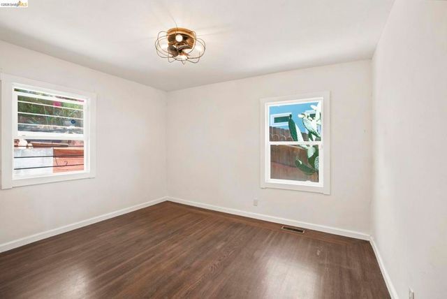 6616 Outlook Ave, Oakland, CA 94605