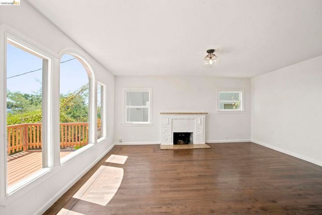 6616 Outlook Ave, Oakland, CA 94605