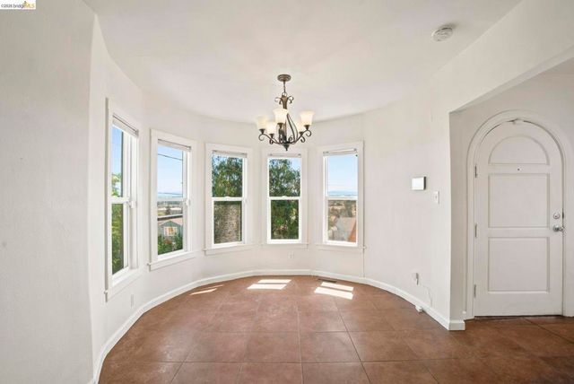 6616 Outlook Ave, Oakland, CA 94605
