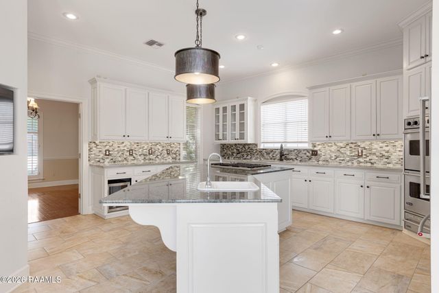 102 Plainfield Circle, Lafayette, LA 70503