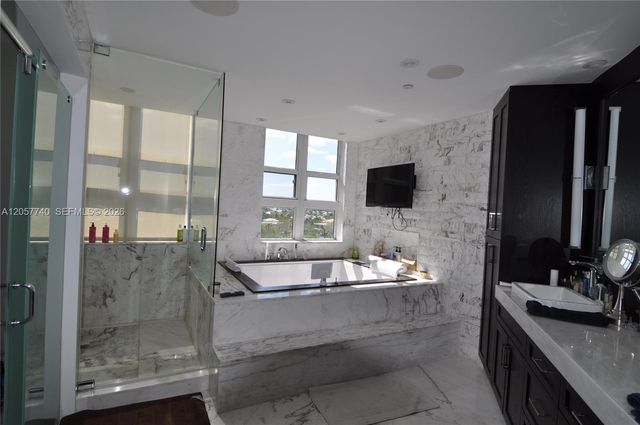 430 Grand Bay Dr 708, Key Biscayne, FL 33149