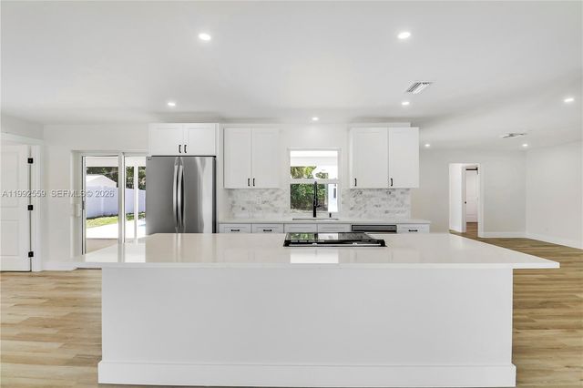 404 Highwood Circle, Jupiter, FL 33458