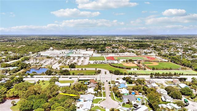 404 Highwood Circle, Jupiter, FL 33458