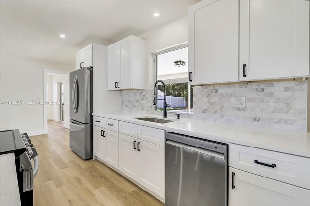 404 Highwood Circle, Jupiter, FL 33458