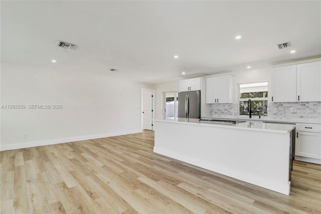 404 Highwood Circle, Jupiter, FL 33458