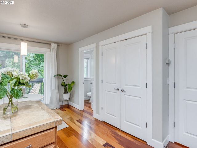 4819 Sw BEAVERTON HILLSDALE Hwy Sw, Portland, OR 97221