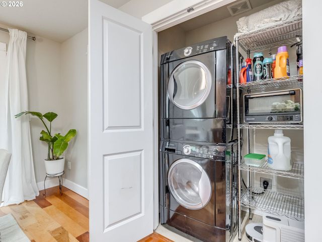 4819 Sw BEAVERTON HILLSDALE Hwy Sw, Portland, OR 97221