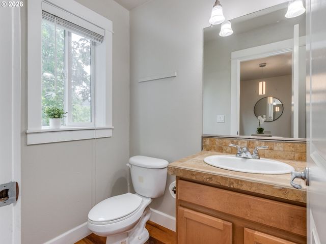 4819 Sw BEAVERTON HILLSDALE Hwy Sw, Portland, OR 97221