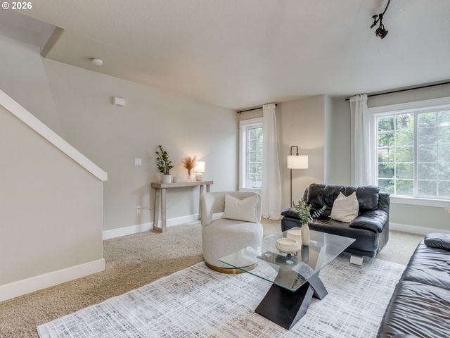 4819 Sw BEAVERTON HILLSDALE Hwy Sw, Portland, OR 97221