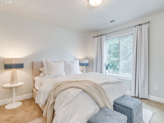 4819 Sw BEAVERTON HILLSDALE Hwy Sw, Portland, OR 97221