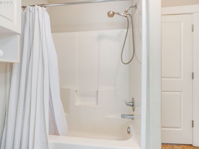 4819 Sw BEAVERTON HILLSDALE Hwy Sw, Portland, OR 97221