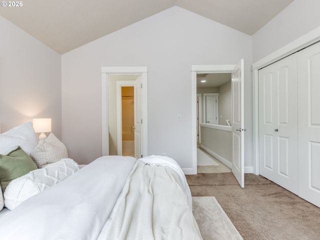 4819 Sw BEAVERTON HILLSDALE Hwy Sw, Portland, OR 97221