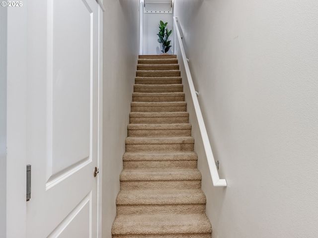 4819 Sw BEAVERTON HILLSDALE Hwy Sw, Portland, OR 97221