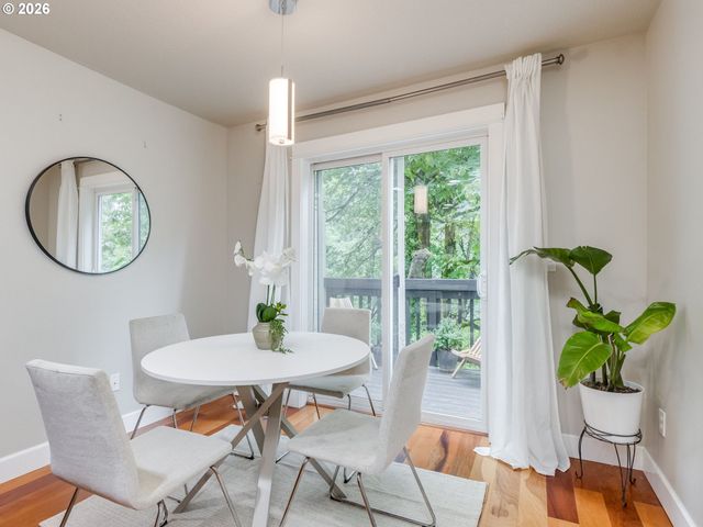 4819 Sw BEAVERTON HILLSDALE Hwy Sw, Portland, OR 97221