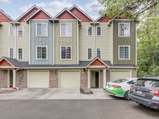 4819 Sw BEAVERTON HILLSDALE Hwy Sw, Portland, OR 97221