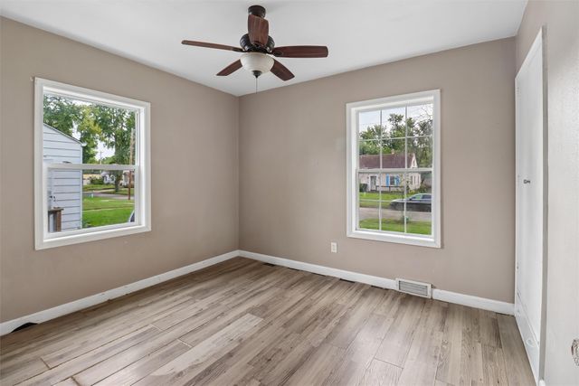 4120 Cambridge Street, Des Moines, IA 50313