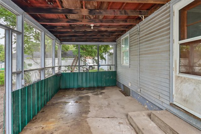 4120 Cambridge Street, Des Moines, IA 50313