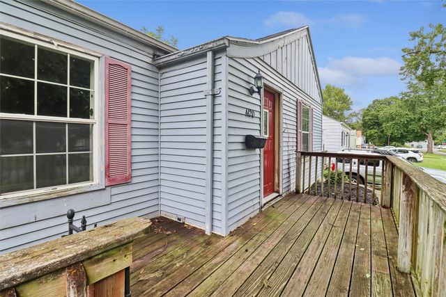 4120 Cambridge Street, Des Moines, IA 50313