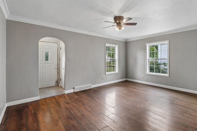 4120 Cambridge Street, Des Moines, IA 50313