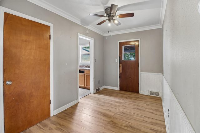 4120 Cambridge Street, Des Moines, IA 50313