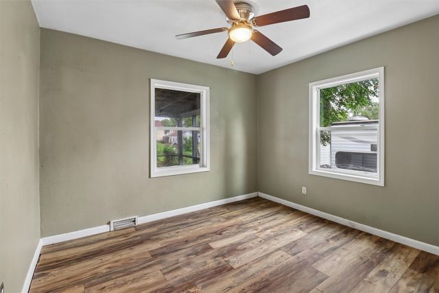 4120 Cambridge Street, Des Moines, IA 50313
