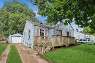 4120 Cambridge Street, Des Moines, IA 50313