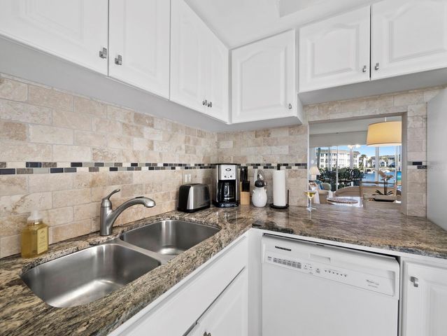 4350 CHATHAM DRIVE 105, Longboat Key, FL 34228