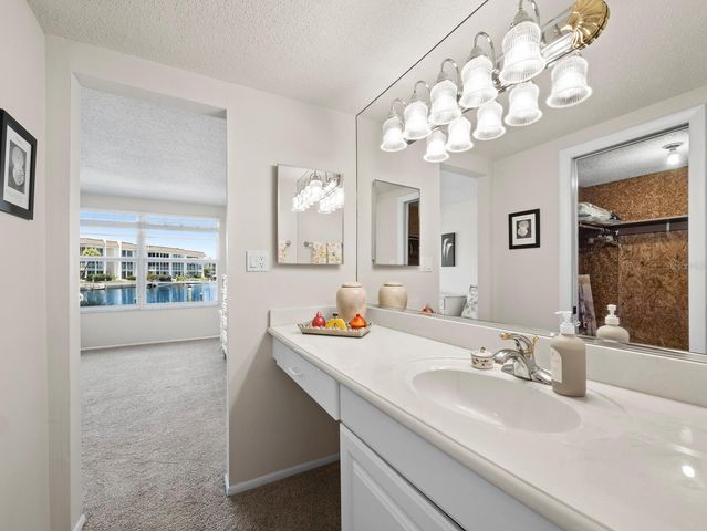 4350 CHATHAM DRIVE 105, Longboat Key, FL 34228