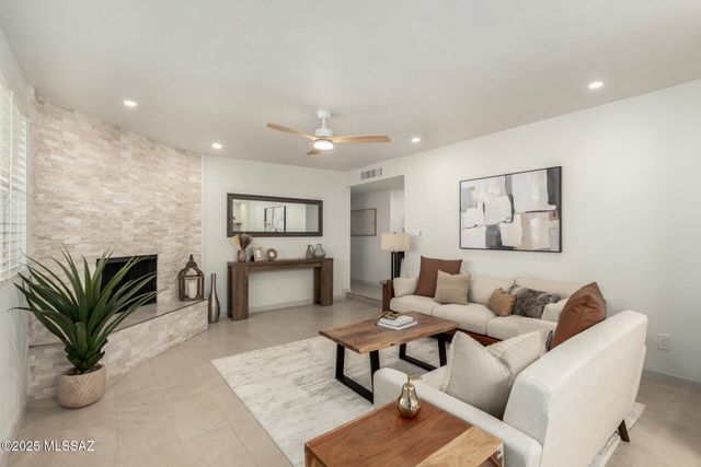 2418 S Palm Springs Drive, Tucson, AZ 85710