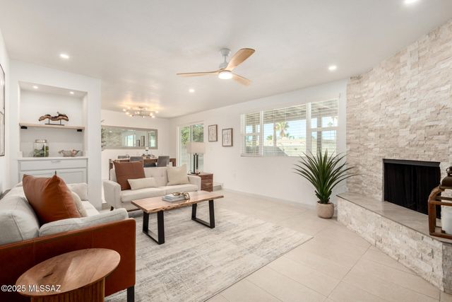 2418 S Palm Springs Drive, Tucson, AZ 85710