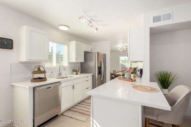 2418 S Palm Springs Drive, Tucson, AZ 85710