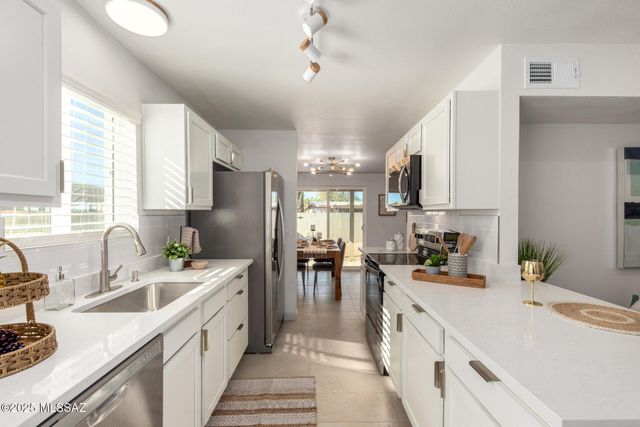 2418 S Palm Springs Drive, Tucson, AZ 85710