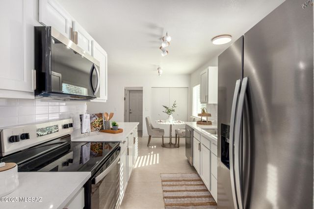 2418 S Palm Springs Drive, Tucson, AZ 85710