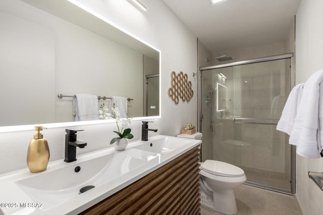 2418 S Palm Springs Drive, Tucson, AZ 85710