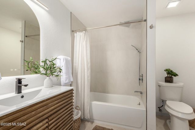 2418 S Palm Springs Drive, Tucson, AZ 85710