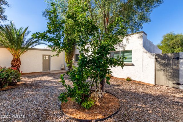 2418 S Palm Springs Drive, Tucson, AZ 85710