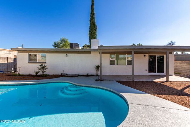 2418 S Palm Springs Drive, Tucson, AZ 85710