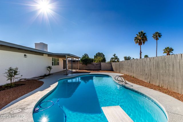 2418 S Palm Springs Drive, Tucson, AZ 85710