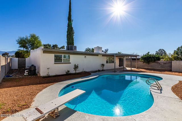 2418 S Palm Springs Drive, Tucson, AZ 85710