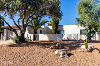 2418 S Palm Springs Drive, Tucson, AZ 85710