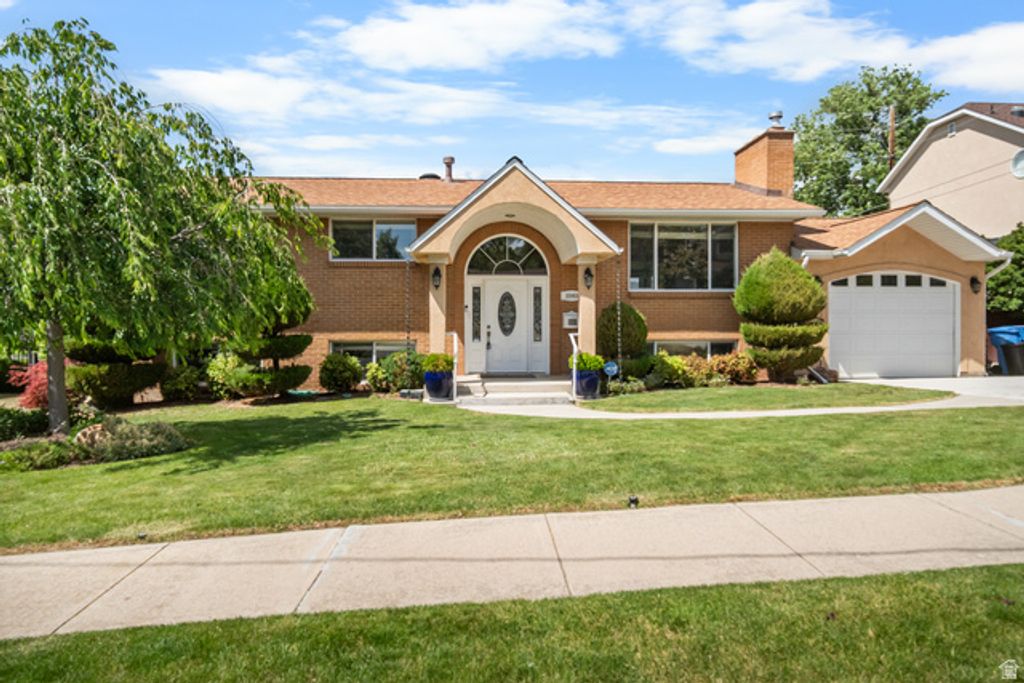 2563 E SUNDOWN AVE, Cottonwood Heights, UT 84121